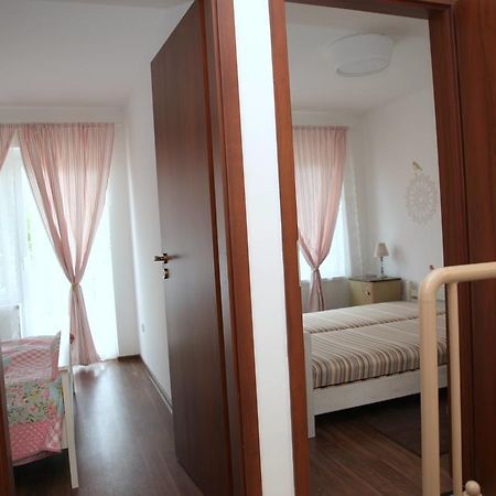 Villa Rozmaring Pihenohaz à Velence Extérieur photo